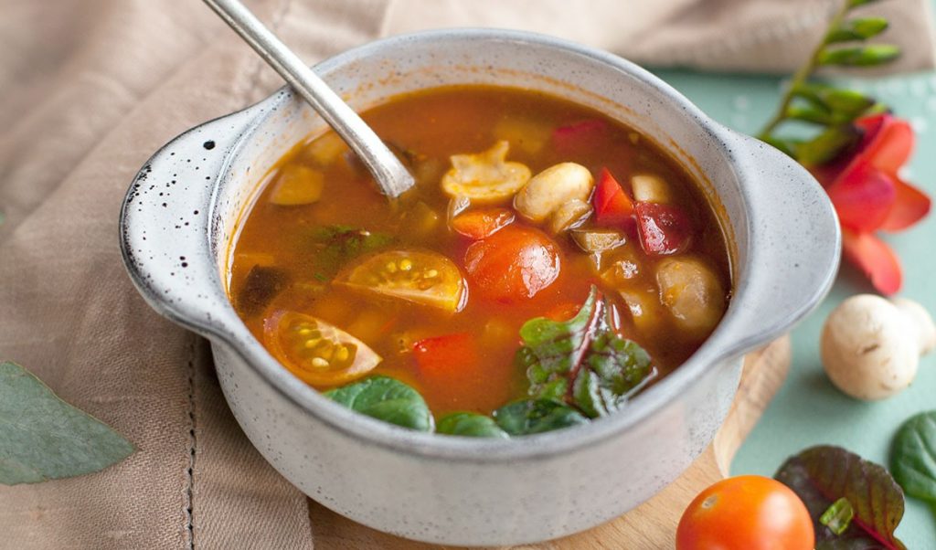 सर्दियों में बनाएं हॉट एंड सॉर सूप