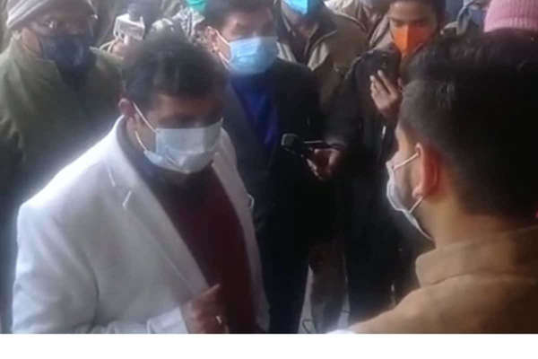 पढ़ाई करने आते हो नेतागिरी करने नहीं… और भिजवा दिया जेल