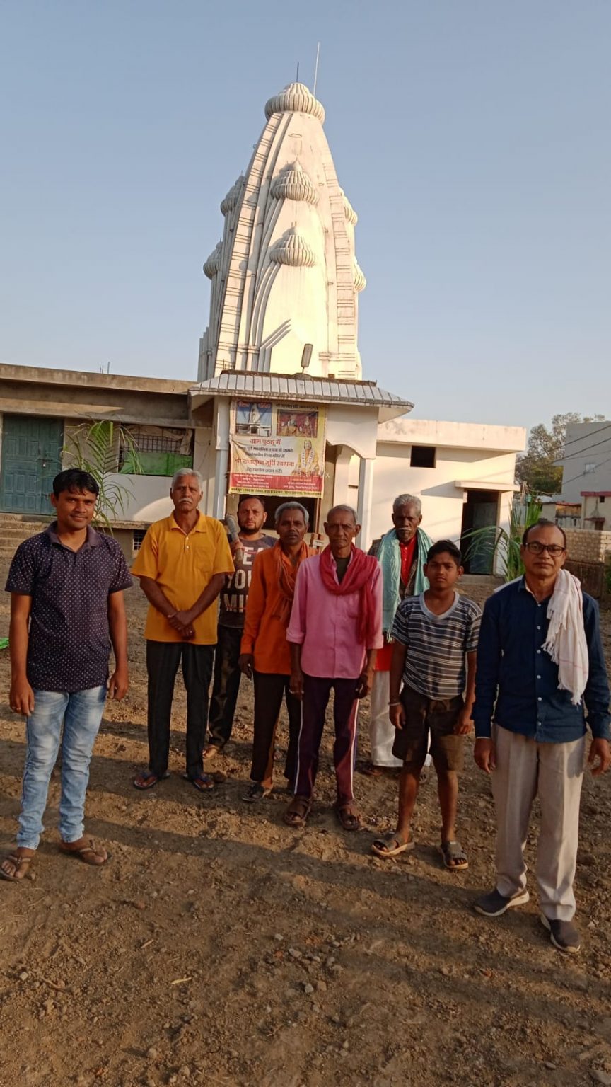 एकादशी पर किया वृक्षारोपण, संरक्षण का भी लिया संकल्प