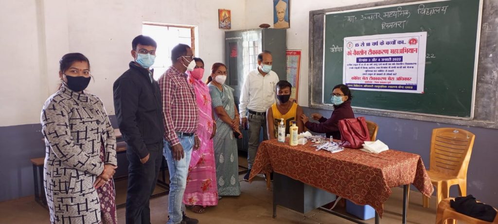 स्कूली बच्चों को लगा सुरक्षा टीका