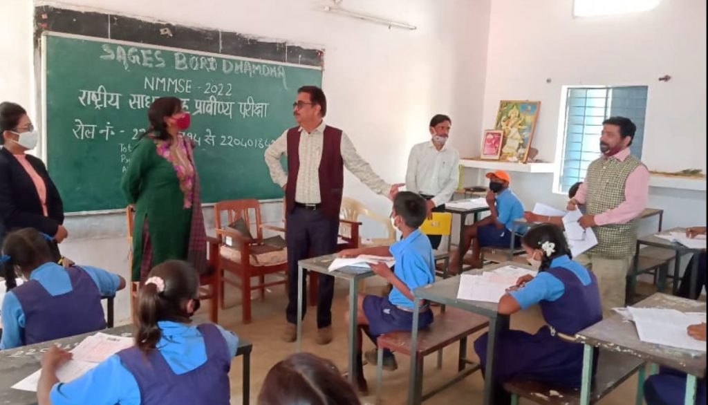 स्वामी आत्मानंद उत्कृष्ट विद्यालय बोरी में छात्रों ने दिलाई राष्ट्रीय साधन सह प्रावीण्य छात्रवृत्ति परीक्षा