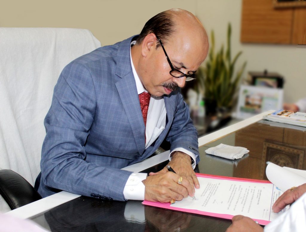 कृषि विश्वविद्यालय के नवनियुक्त कुलपति डॉ. चंदेल ने पदभार ग्रहण किया