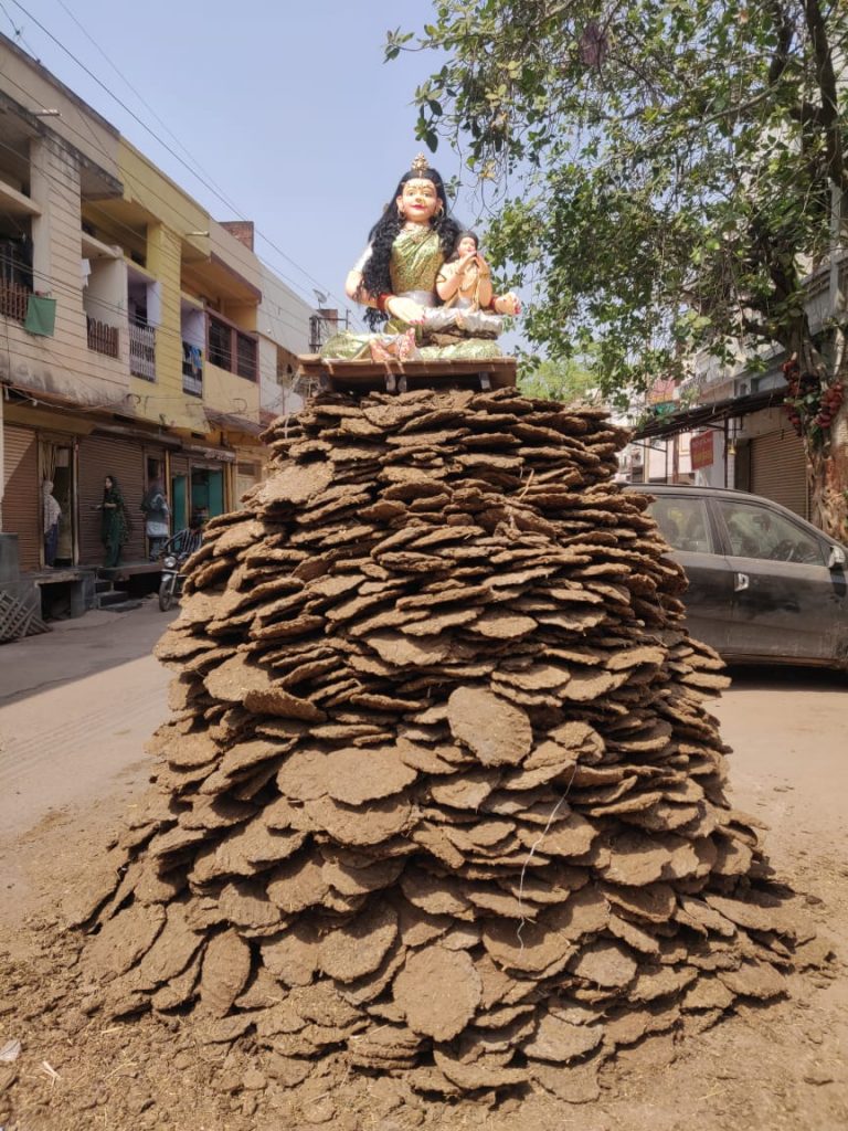 गोबर के कंडों से होगा होलिका दहन