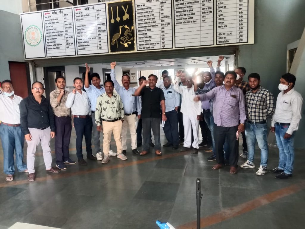 इंद्रावती भवन में छत्तीसगढ़ संचनालय विभाग अध्यक्ष कर्मचारी संघ का प्रदर्शन
