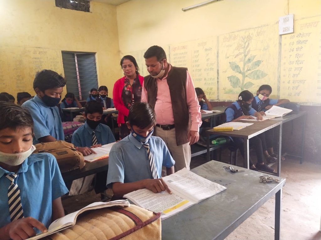 संकुल समन्वयक ललित बिजौरा ने किया संकुल स्त्रोत केंद्र परसदा के अधीनस्थ स्कूलों का अवलोकन, उपचारात्मक शिक्षण पर दिया जोर