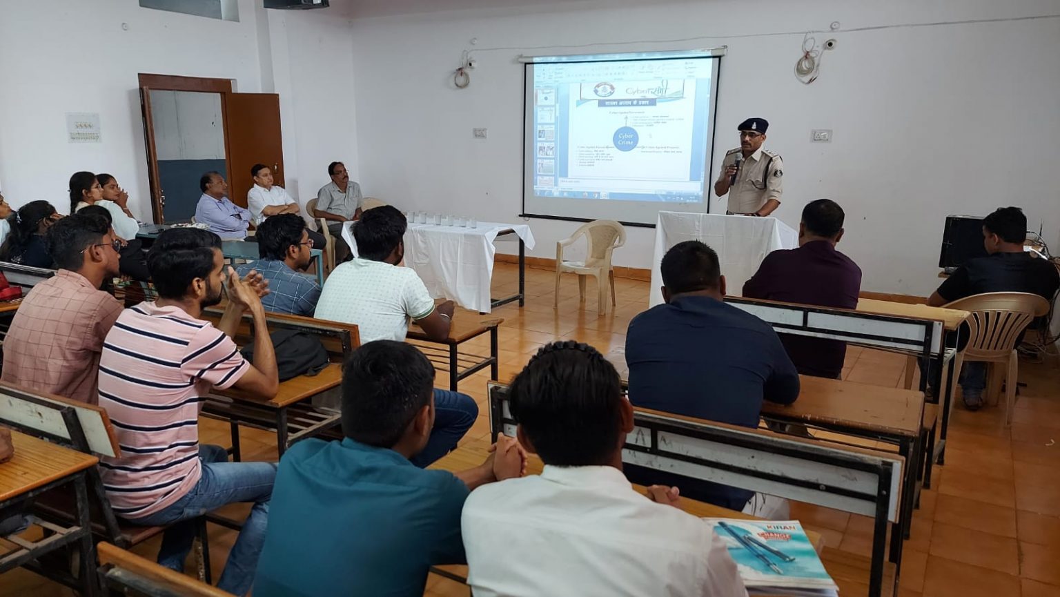 कृषि महाविद्यालय के छात्रों ने मनाया साइबर जागरूकता दिवस