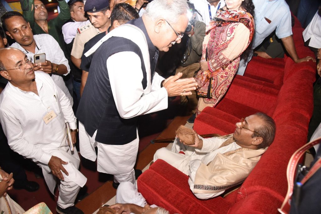 मुख्यमंत्री के हाथों सुशील भोले सम्मानित