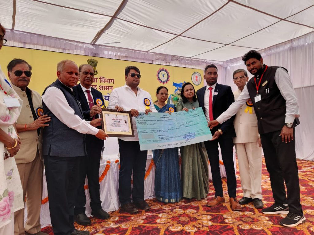 राष्ट्रीय सेवा योजना: कृषि विश्वविद्यालय रायपुर के स्वयं सेवक एवं कार्यक्रम अधिकारी को राज्य स्तरीय सम्मान