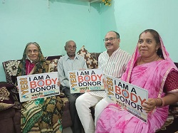 जिला भाजपा अध्यक्ष जितेन्द्र वर्मा ने परिजनों सहित देहदान का संकल्प पत्र भरा