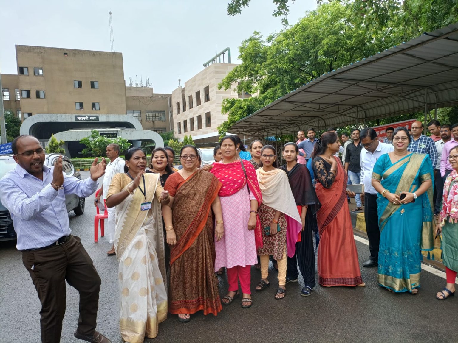 बड़ी खबर: छत्तीसगढ़ मंत्रालय में कामकाज ठप्प, सरकारी कर्मचारियों की हड़ताल