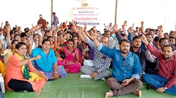 हजारों संविदा कर्मचारियों का 33 जिलों में अनिश्चितकालीन आंदोलन का आगाज