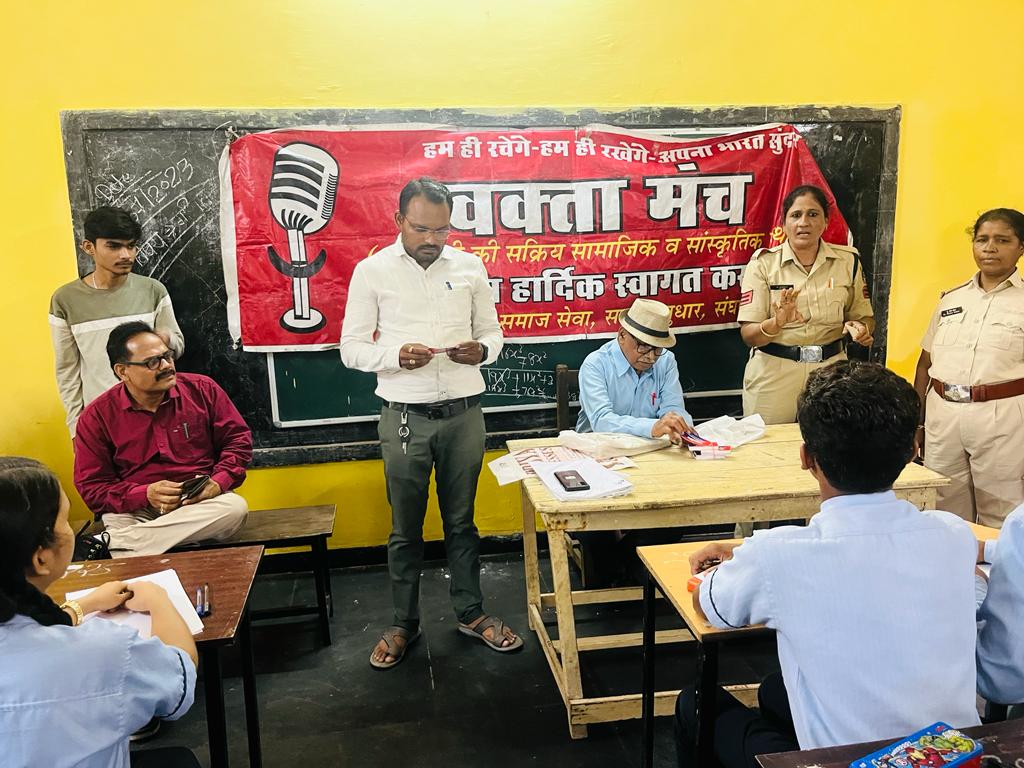 वक्ता मंच की निबंध स्पर्धा में सैकड़ों विद्यार्थियों ने भाग लिया