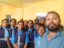 संकुल समन्वयक ललित बिजौरा ने किया पूर्व माध्यमिक शाला परसदा का अवलोकन, बच्चों ने स्वंय से कहानी बनाने ली चुनौती