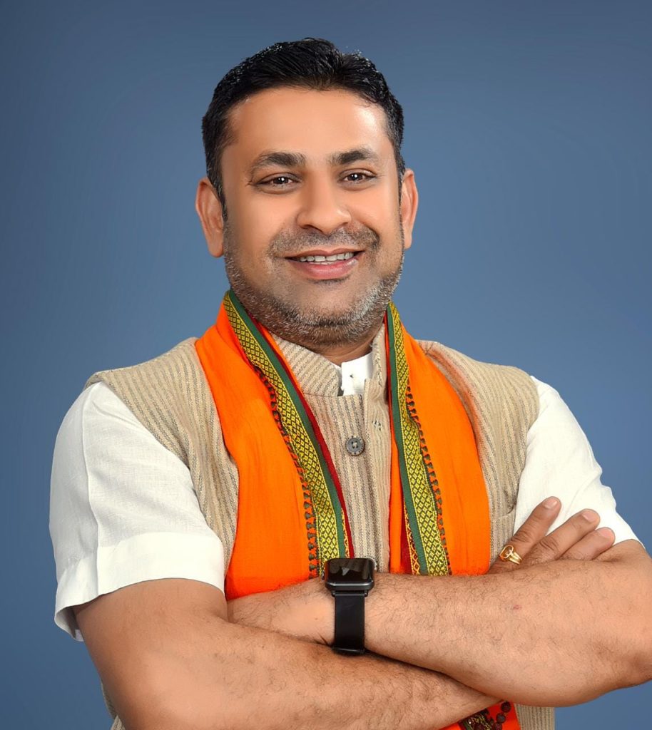 प्रधानमंत्री नरेंद्र मोदी के नेतृत्व में देश प्रगति पथ पर अग्रसर- देवेंद्र