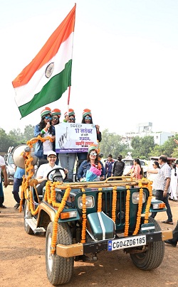 मतदान के लिए लोगों को जागरूक करने ‘स्वीप महिला कार रैली’