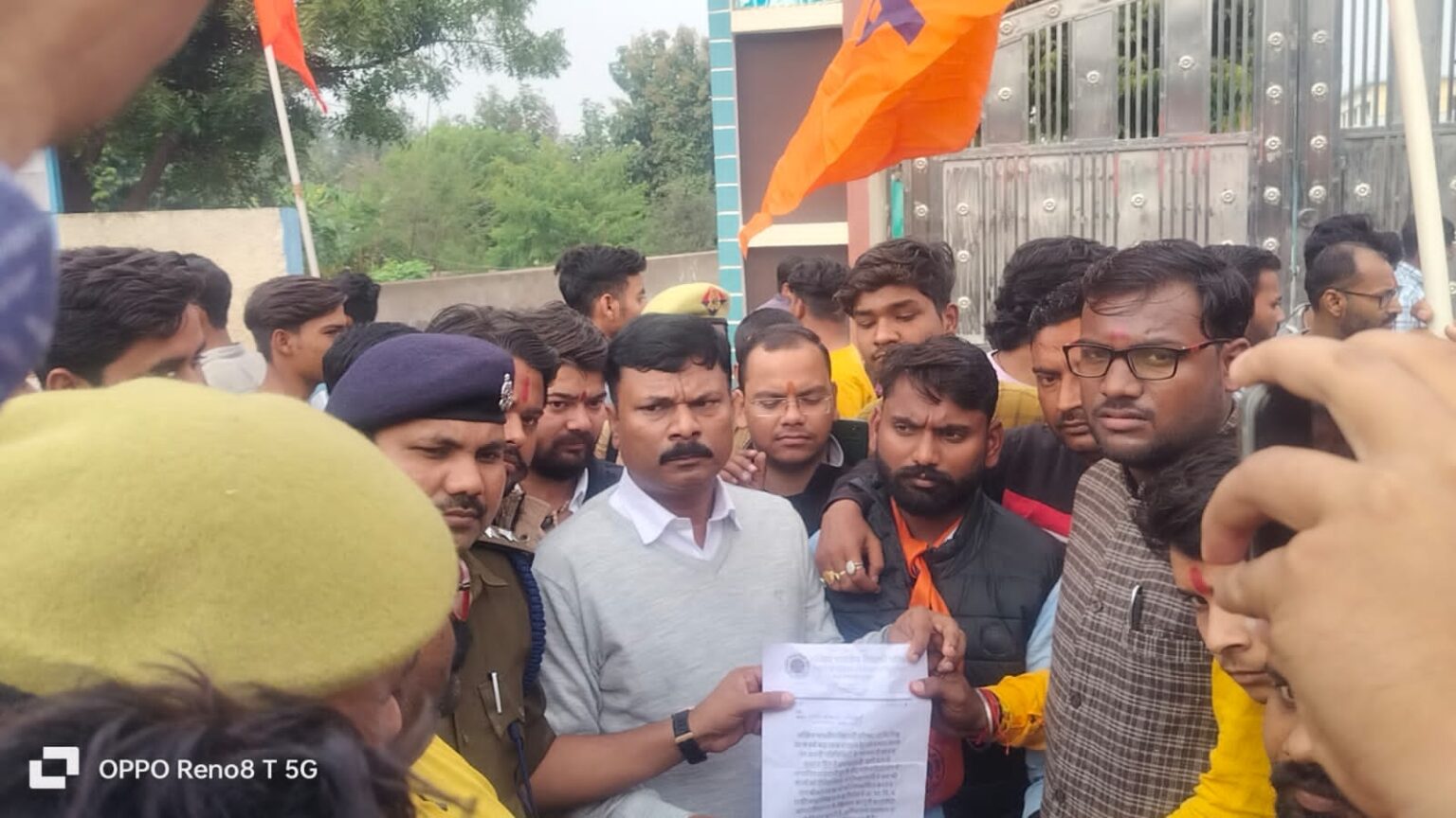 जय श्रीराम बोलने पर 4 छात्रों को स्कूल से किया निष्कासित, जमकर हुआ विरोध-प्रदर्शन