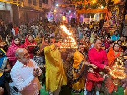 रामलला के आने की खुशी में जगमगा उठा दुर्ग का गंजपारा, चारों ओर लगे जय श्री राम के नारे; मनाई गई दीपावली