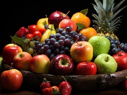 इन फलों को खाएं और छिलके चेहरे पर लगाएं, तुरंत दिखेगा इसका असर