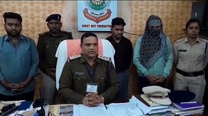 BIG BREAKING छत्तीसगढ़ : 11 लोगों से करोड़ों की ठगी, युवती समेत 3 आरोपी गिरफ्तार