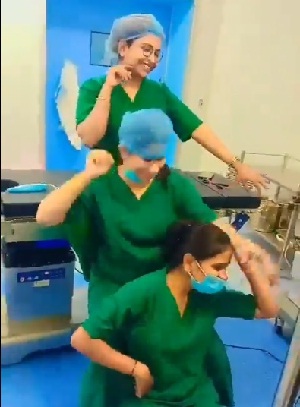 रील्स का चक्कर पड़ा महंगा, 3 नर्सों की गई नौकरी….