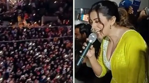 भोजपुरी एक्ट्रेस अक्षरा सिंह के शो में हुआ जमकर हंगामा… बेकाबू भीड़ ने तोड़ीं कुर्सियां