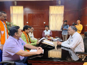 चरणदास महंत की शिकायत लेकर भाजपा नेता पहुंचे निर्वाचन आयोग…