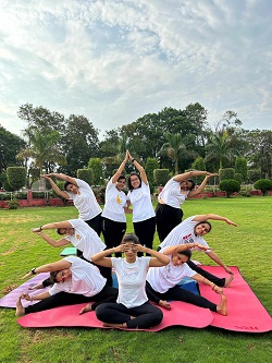 साईं नगर जोरा में जुंबा ग्रुप की महिलाओं द्वारा योग