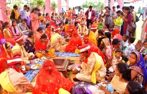 मुख्यमंत्री कन्या विवाह योजना से बेटियों के विवाह की चिंता हुई दूर… रायगढ़ में 45 जोड़े बंधे परिणय सूत्र में…