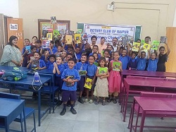 रोटरी ने मनाया शाला प्रवेश उत्सव, बांटी स्टेशनरी