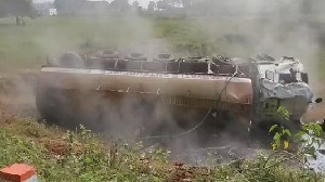 BIG BREAKING हाइड्रोक्लोरिक एसिड से भरा टैंकर पलटा, जहरीला धुआं फैला