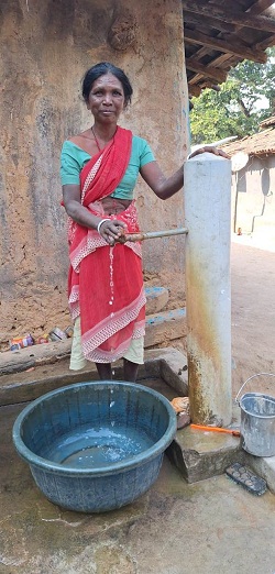 पहले नदी से लाती थीं पानी, अब सोलर पंप ने बदल दी जिंदगी