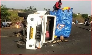 भीषण सड़क हादसा… पिकअप-ट्रक में भिड़ंत, 2 महिलाओं की मौत…