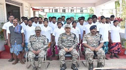 नारायणपुर में एक साथ 29 नक्सलियों के किया आत्मसमर्पण