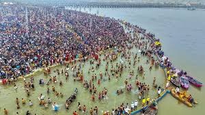 महाकुंभ में नहाने आए कपल का वीडियो हुआ वायरल…