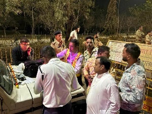 BREAKING NEWS ड्रंक एंड ड्राइव : सड़कों पर नशे में गाड़ी चलाते मिले 23 लोग… पुलिस ने जब्त की गाड़ी…