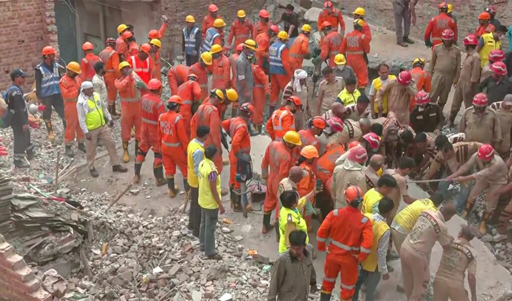 मलबे से निकल रही लाशें… मरने वालों की संख्या बढ़कर आठ हुई, बचाव अभियान जारी