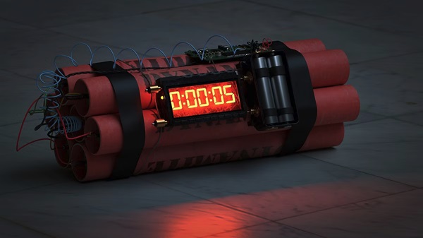 Bomb Threat: एक्शन में आया प्रशासन, दिल्ली में स्कूलों को बम से उड़ाने की धमकी