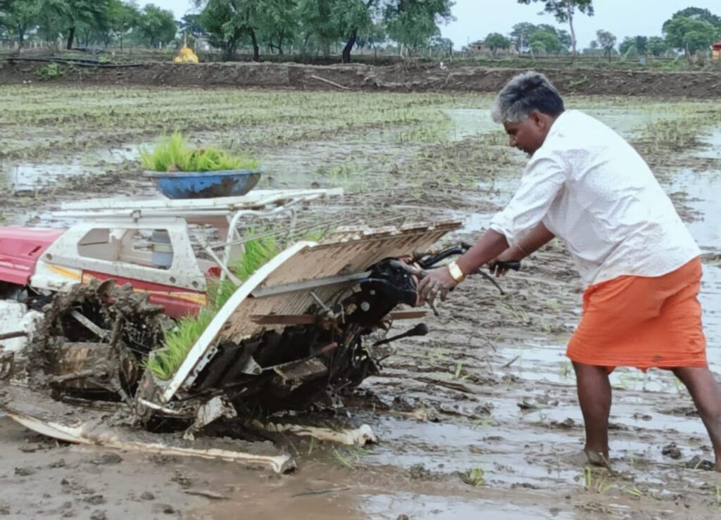खेती में तकनीकी नवाचार से समृद्धि: संतोष साहू बने प्रेरणा स्रोत
