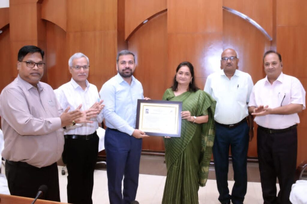 पॉवर कंपनी में सेवानिवृत्ति समारोह ईडी (प्रोजेक्ट) ज्योति नंनौरे सहित 5 कर्मियों की विदाई