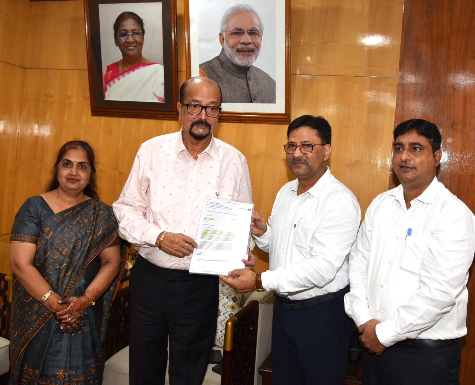 राज्यपाल श्री डेका ने रविशंकर विश्वविद्यालय को नैक ए प्लस ग्रेड मिलने पर शुभकामनाएं दी