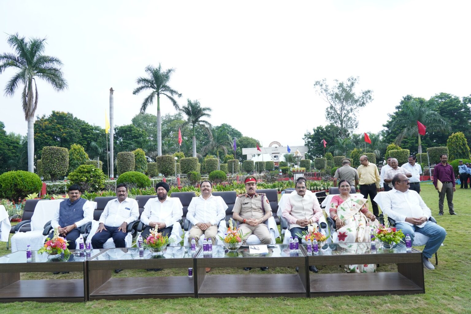स्वतंत्रता दिवस पर कुलपति डॉ. चंदेल ने तिरंगा फहराया और परेड की सलामी ली