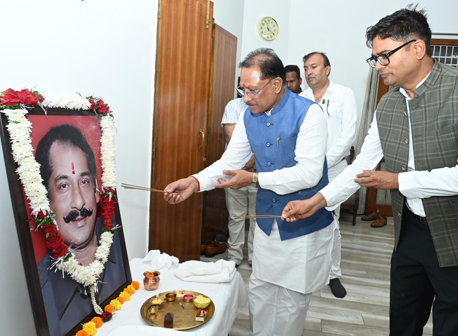 मुख्यमंत्री श्री साय ने स्व. दिलीप सिंह जूदेव की पुण्यतिथि पर दी श्रद्धांजलि