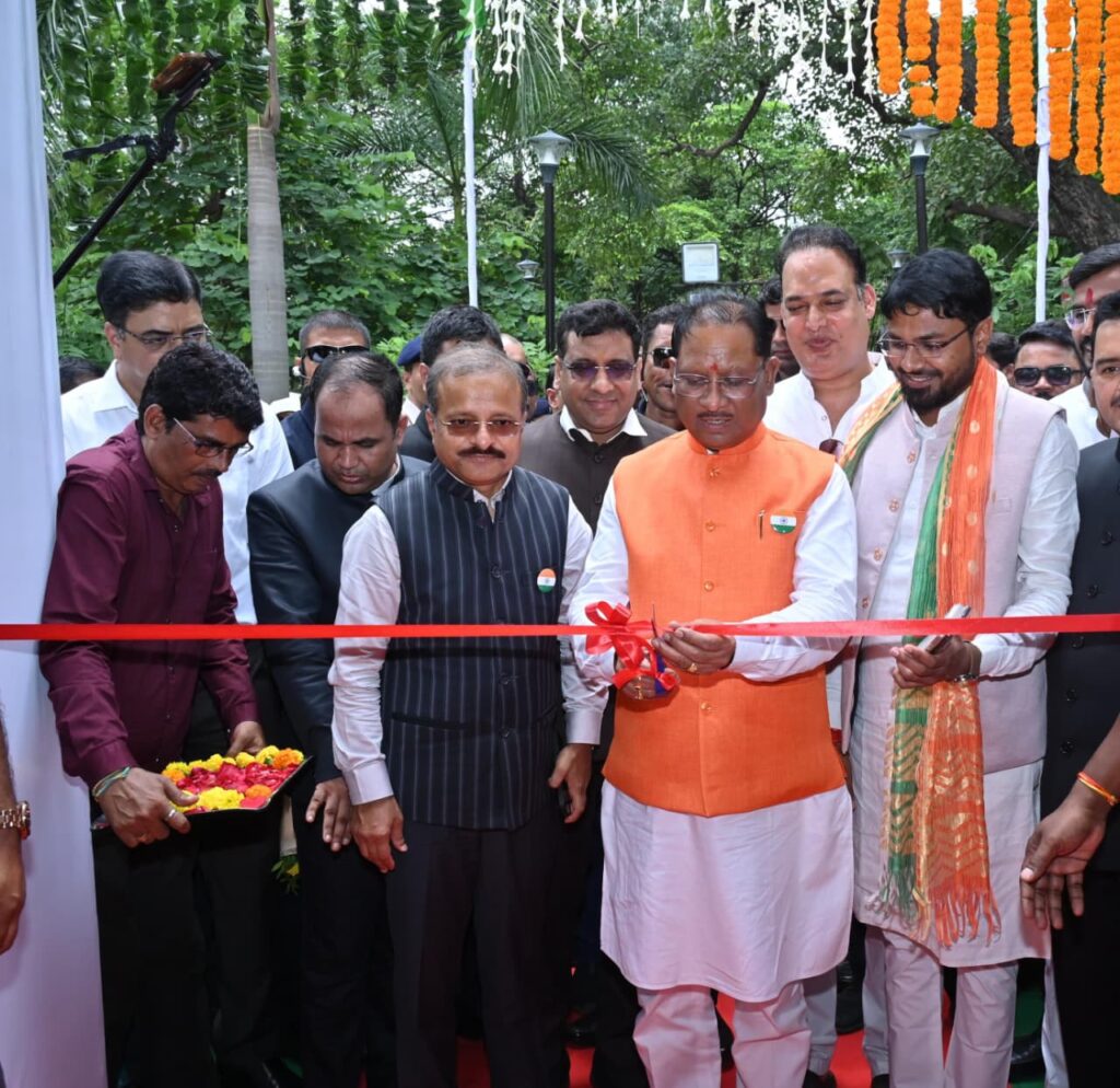 मुख्यमंत्री श्री साय ने स्वतंत्रता दिवस पर टाउन हॉल में छायाचित्र प्रदर्शनी का किया शुभारंभ