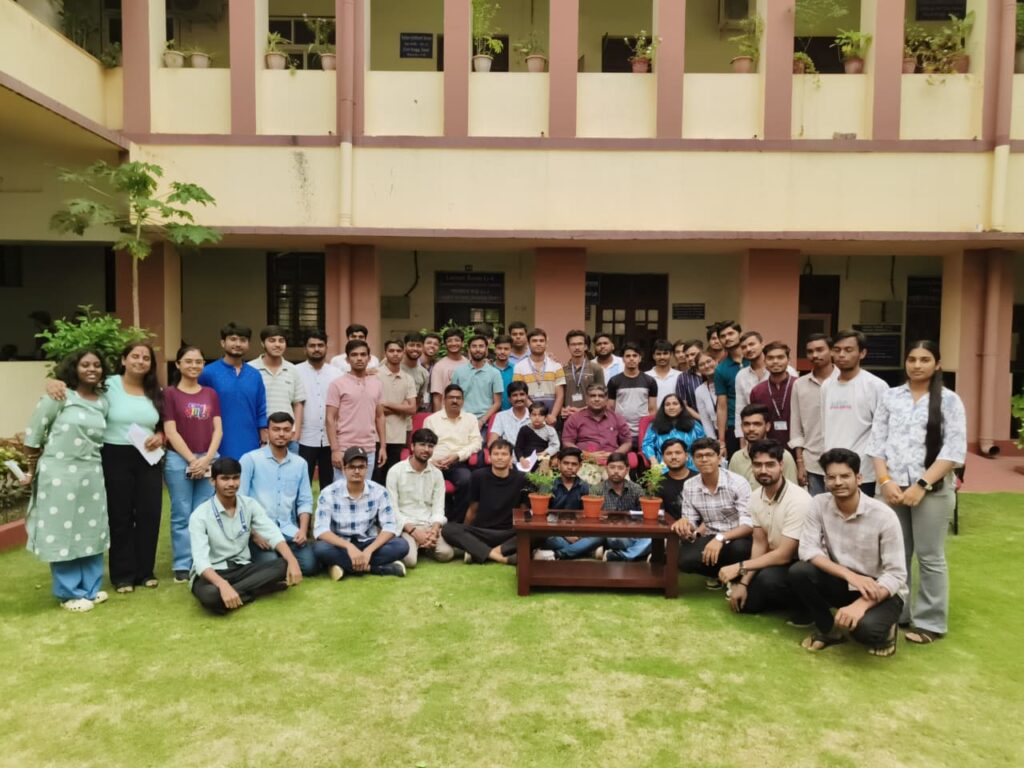 एनआईटी रायपुर में ग्रीन-गणेशा प्रतियोगिता: प्रतिभागियों ने उत्साह से बनाई भगवान गणेश की मोहक मूर्तियाँ