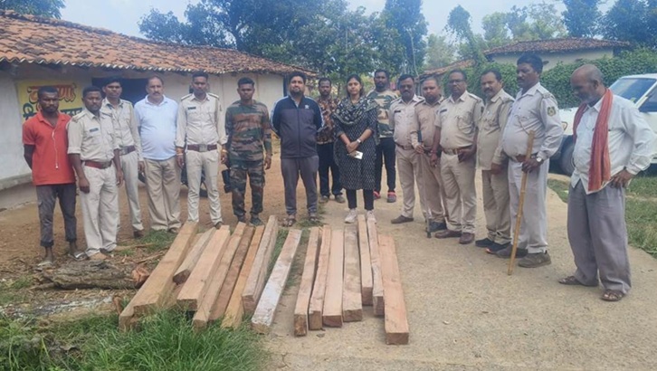 प्रतापपुर में अवैध साल लकड़ी जब्त, वन विभाग ने दर्ज किया अपराध