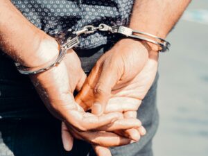 छत्तीसगढ़:अवैध महुआ शराब के खिलाफ आबकारी विभाग की कार्रवाई, दो आरोपी गिरफ्तार, शराब व मोटरसाइकिल जब्त