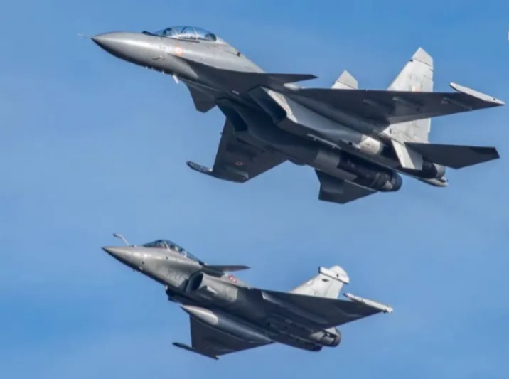 फ्रांस में दहल उठा आसमान,भारत ने दिखाई फौलादी ताकत, जानें राफेल के साथ कैसे हुआ मुकाबला