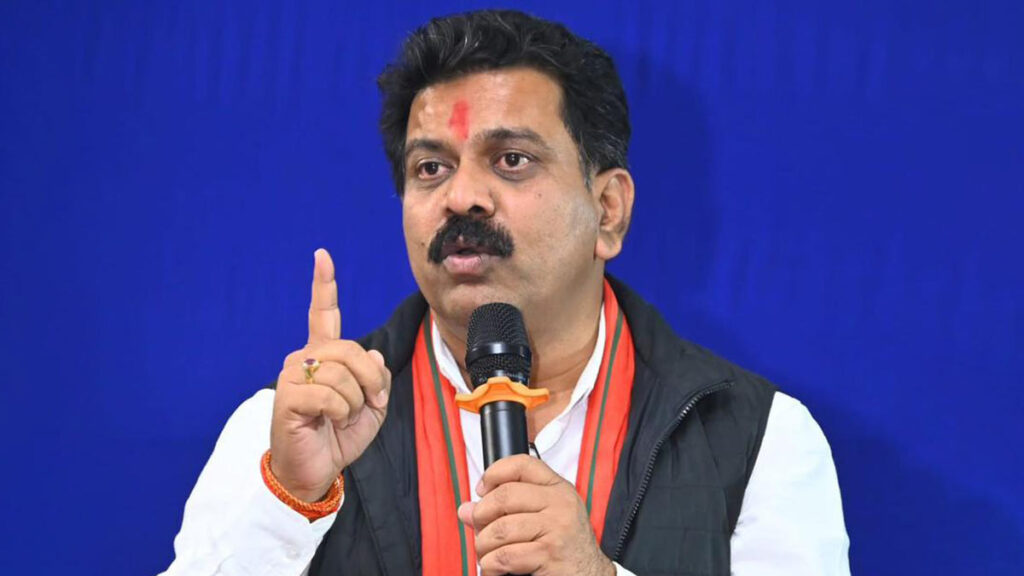 उप मुख्यमंत्री का बड़ा बयान- SIR पर 2003 की सूची में जिनके ब्लड रिलेशन का व्यक्ति नहीं होगा, पकड़े जाने पर फॉरेनर्स एक्ट के तहत होगी जेल…