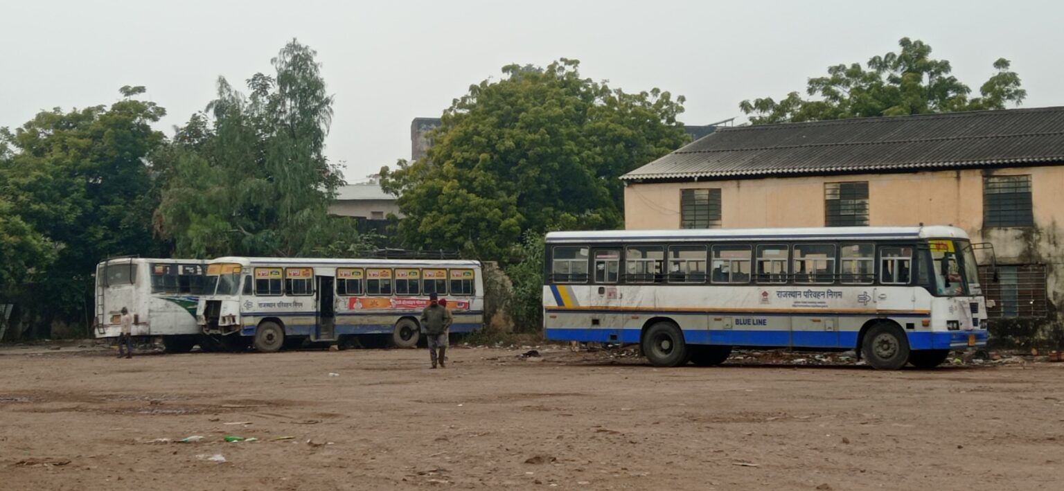 चलती रोडवेज बस में ड्राइवर को आया हार्ट अटैक, आखिरी सवारी उतरते ही सीट पर गिरा, हुई मौत