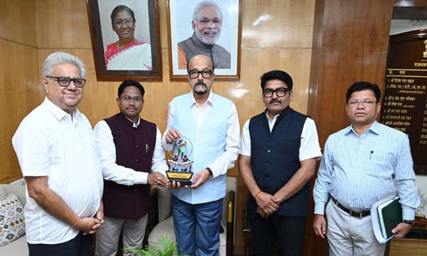 राज्यपाल से राज्य अनुसूचित जनजाति आयोग के अध्यक्ष ने सौजन्य मुलाकात की